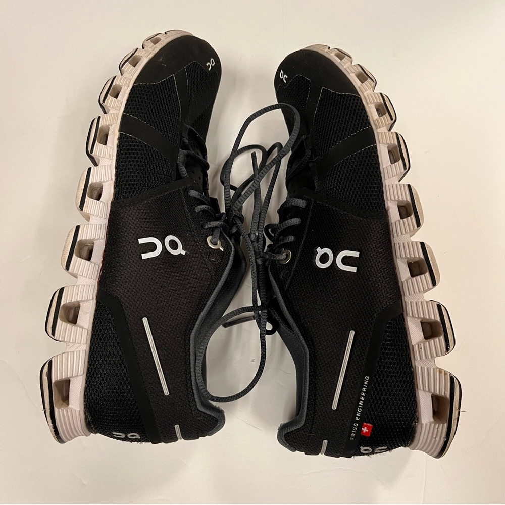 On Running On Cloud Sneakers - Classic Black and White Size 7.5 - Picture 7 of 13